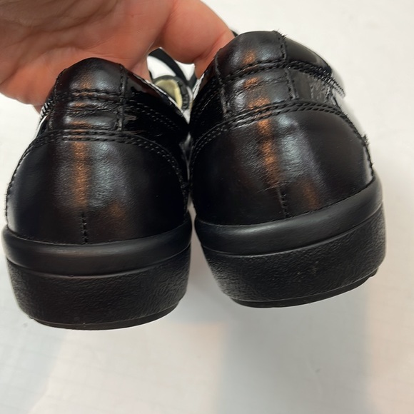 PURE WELLNESS CHRISTIAN DIETZ PATENT LACE UP SNEAKER - Picture 4 of 4